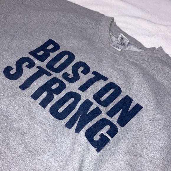 Oversized boyfriend fit Boston strong crew neck - Picture 1 of 5